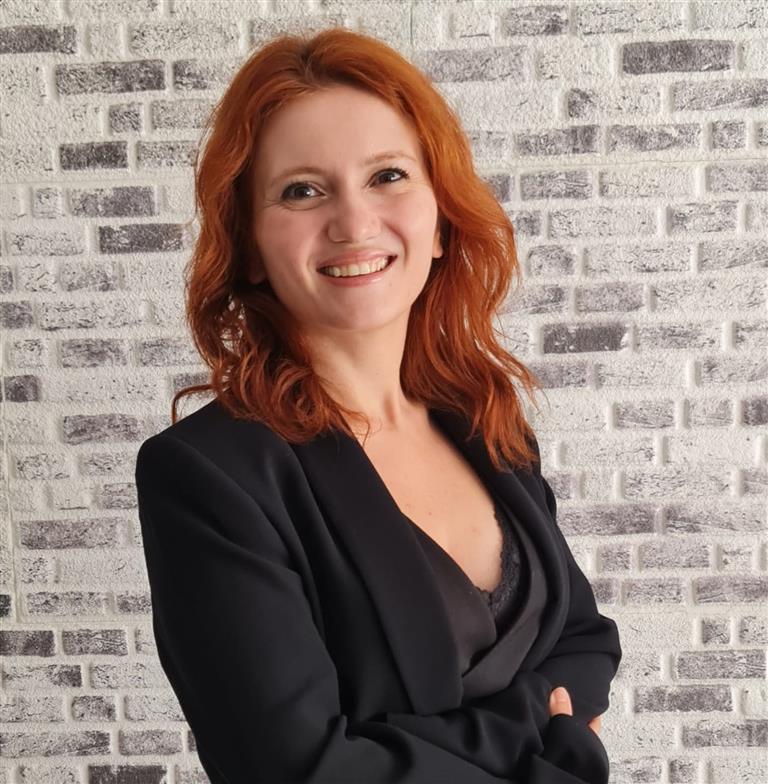 Elif Sönmez.